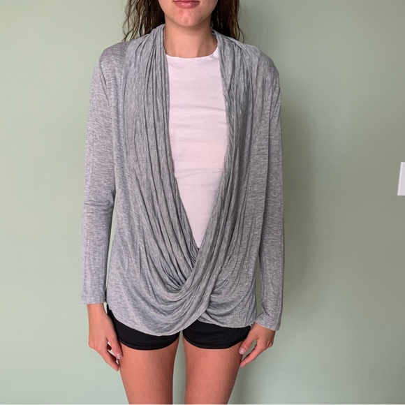 sun and moon gray crossover long sleeve sweater top
Pullover Drop Shoulder Wrap - Picture 8 of 10